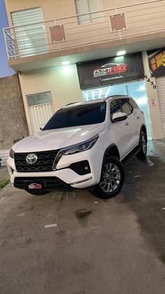 TOYOTA HILUX SW4 2.7 VVT-i FLEX SRV 7L 4X2 AUTOMÁTICO